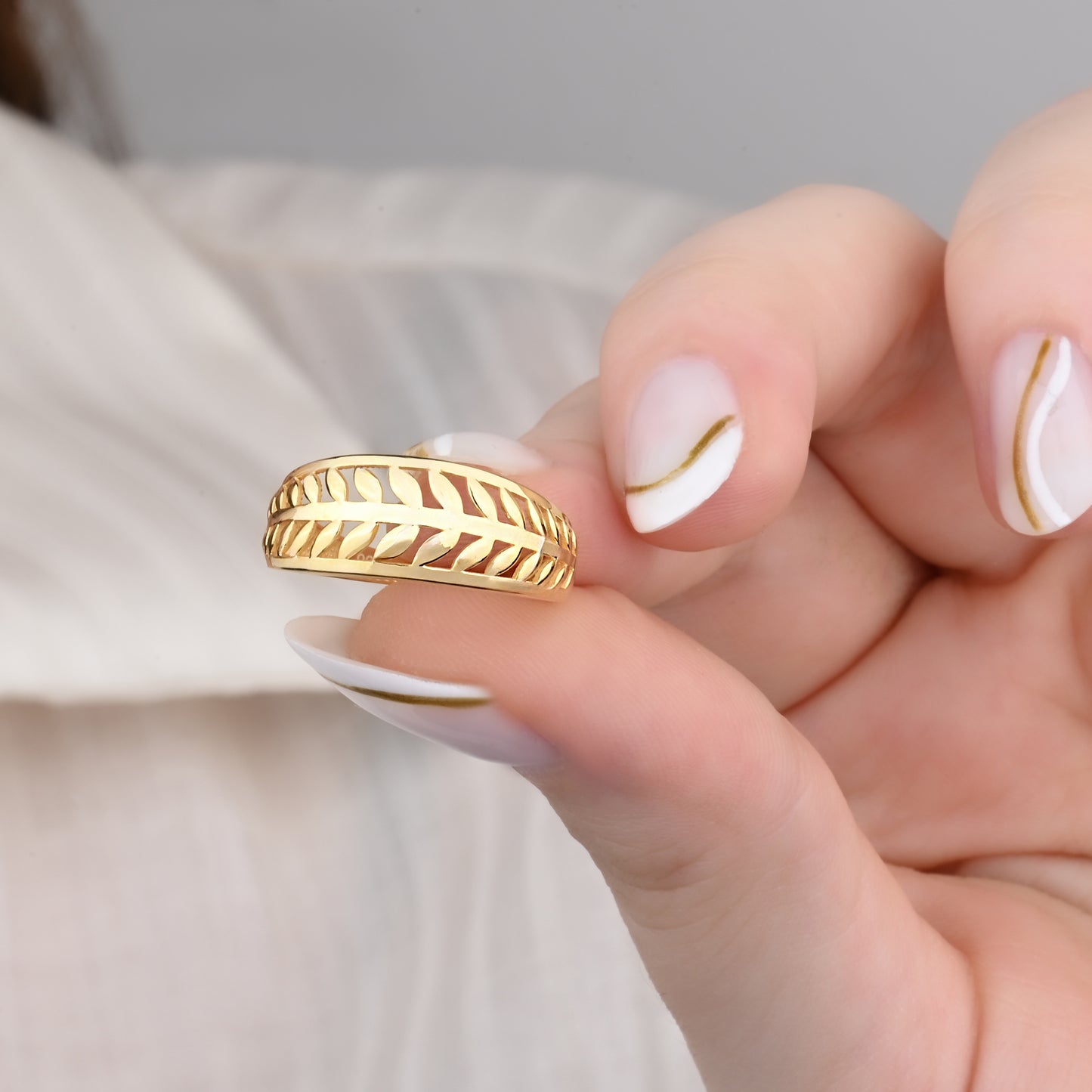 Leaf Pattern 14K Gold Band