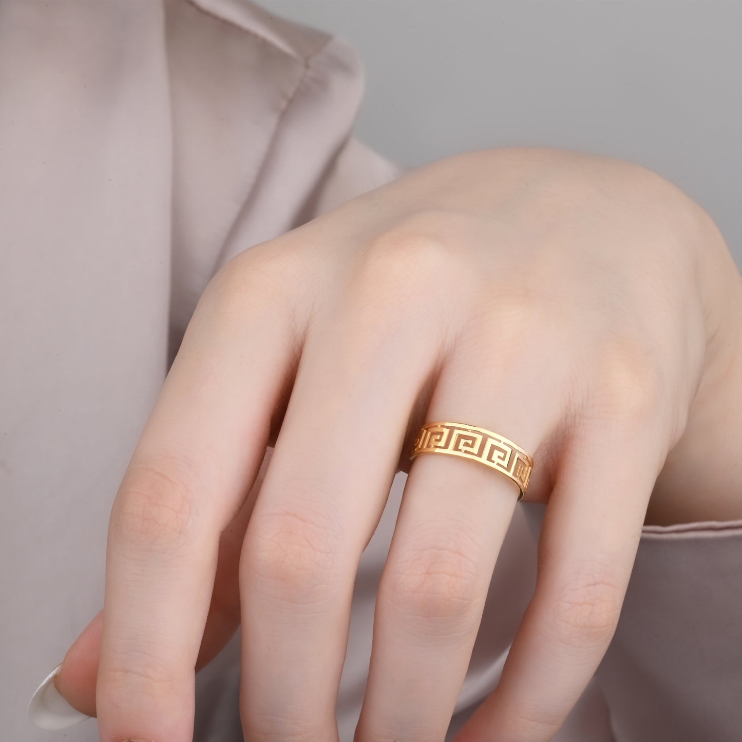 Geometric Loop Band Ring in 14K Gold