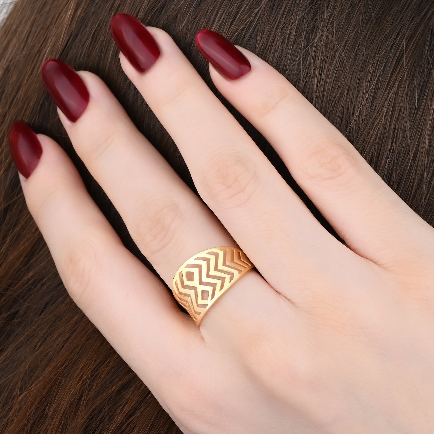 Geometric Zigzag Cutout Band in 14K Gold