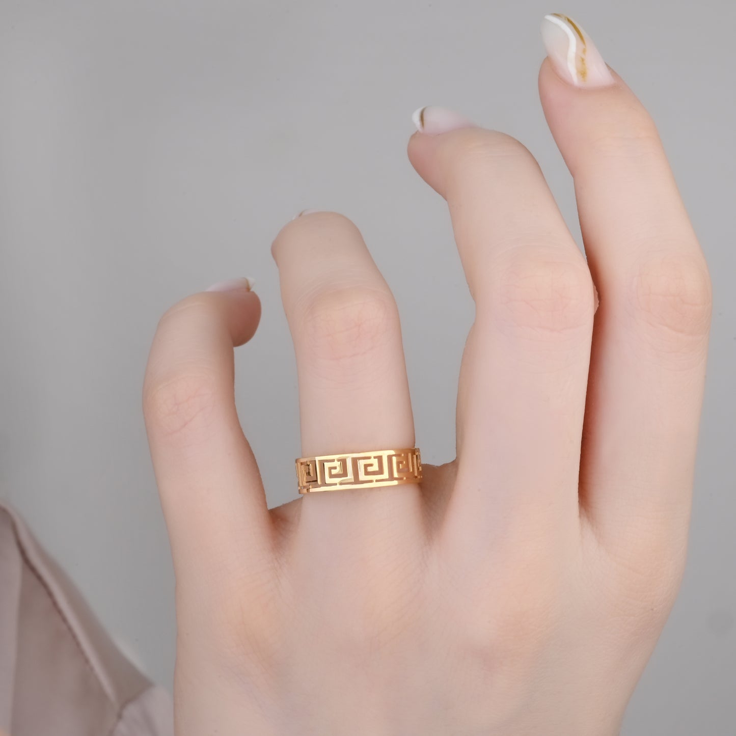 Geometric Loop Band Ring in 14K Gold