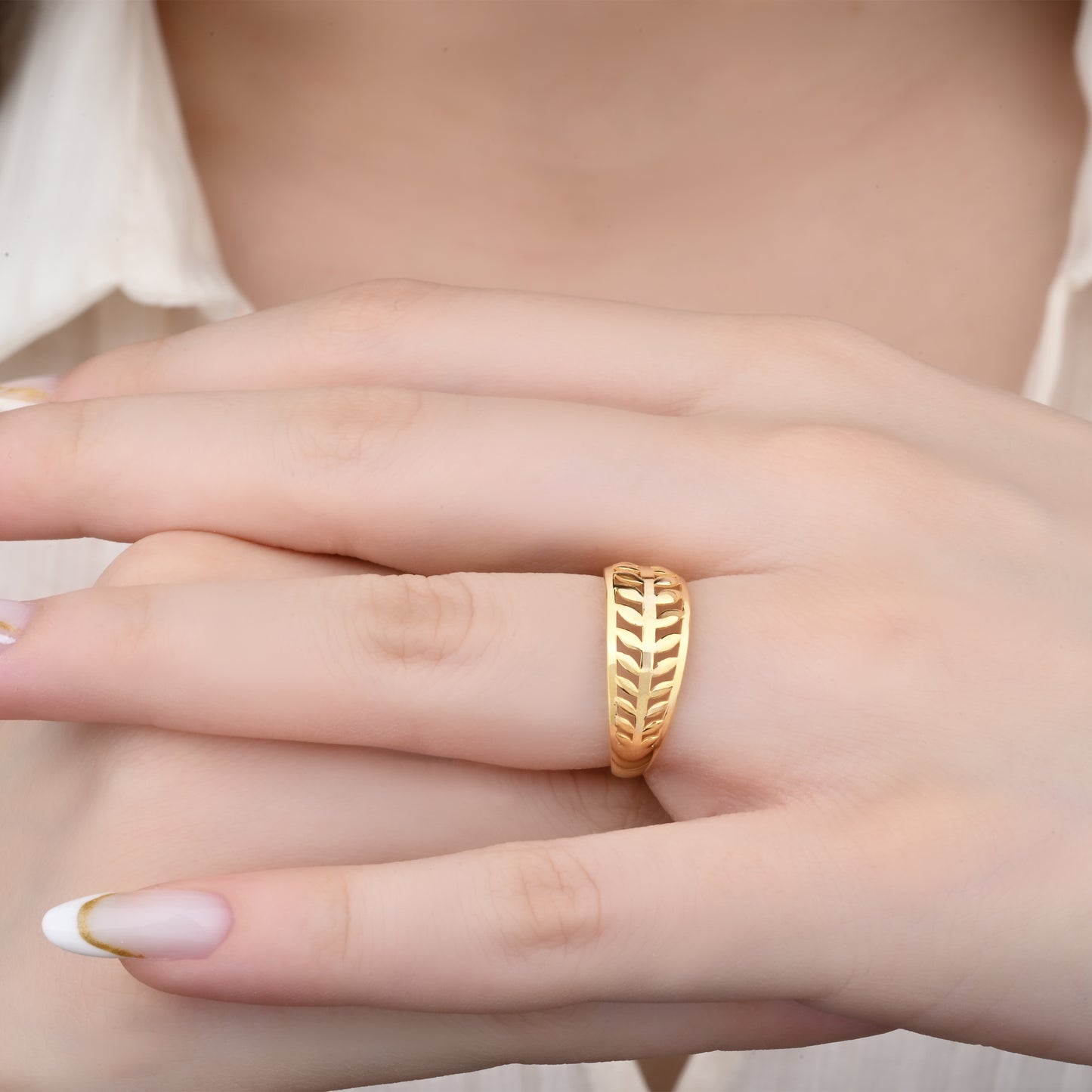 Leaf Pattern 14K Gold Band
