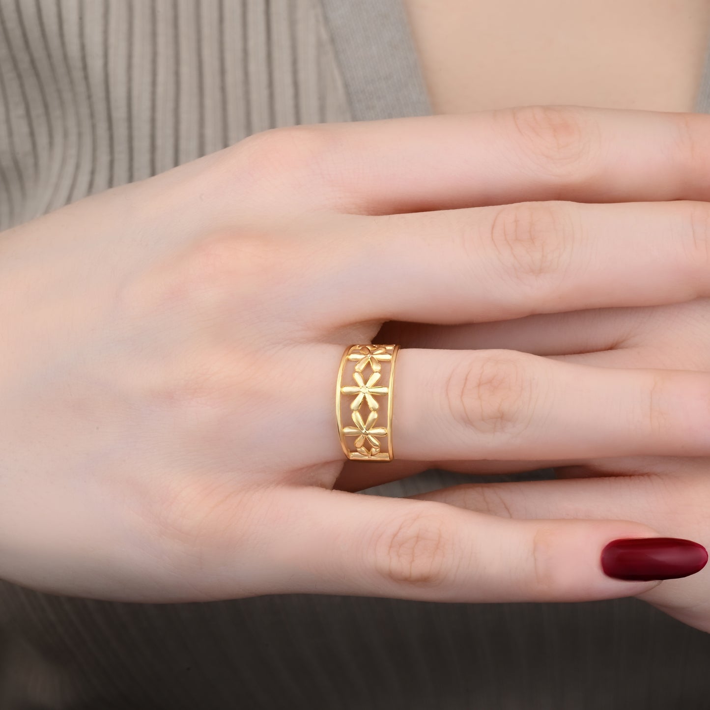 Floral Cutout Band Ring in 14K Gold