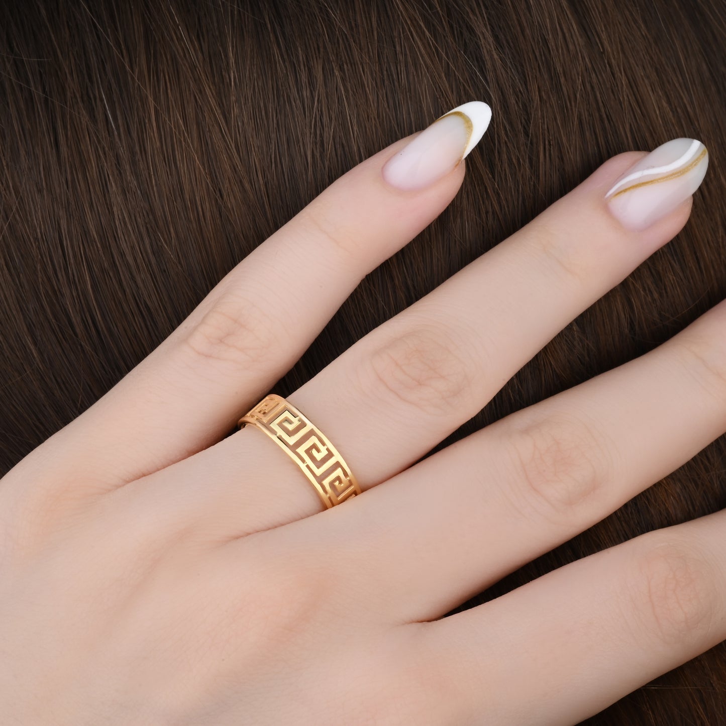 Geometric Loop Band Ring in 14K Gold