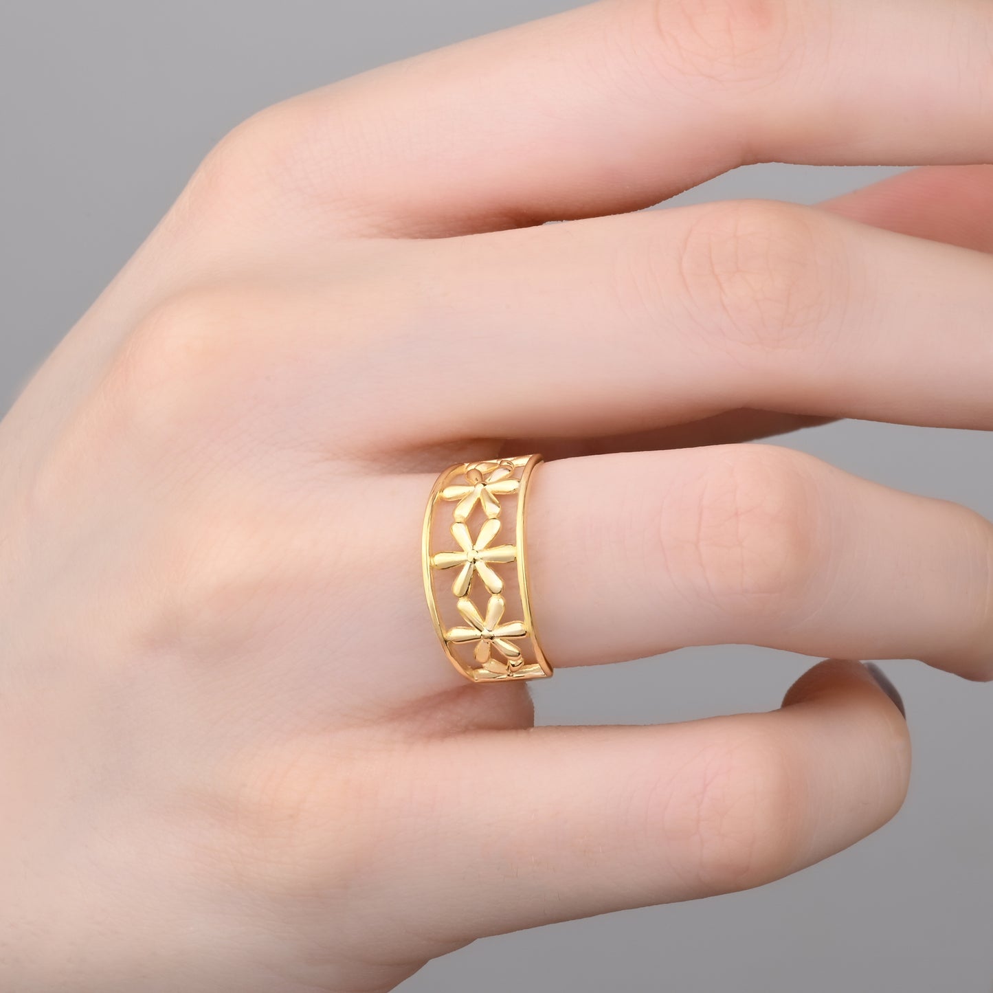 Floral Cutout Band Ring in 14K Gold