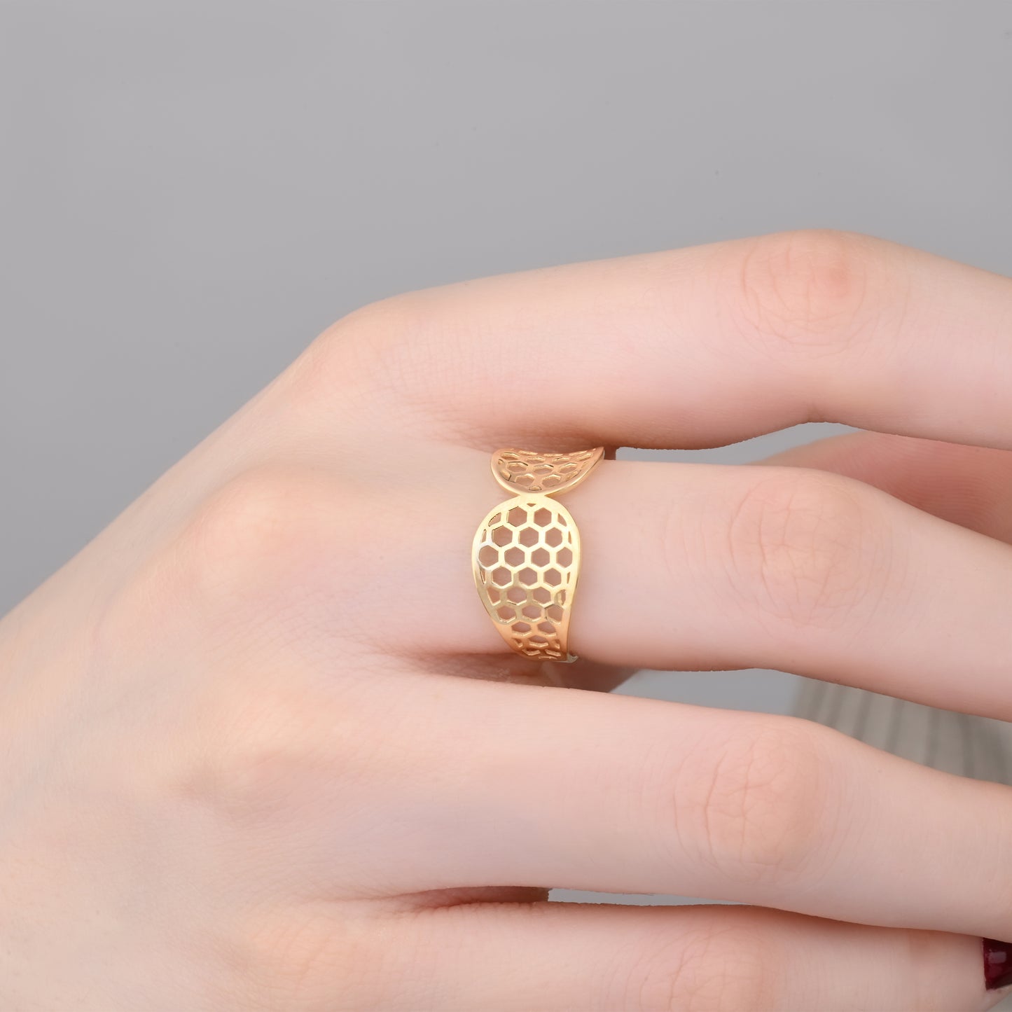 Honeycomb Design Ring in 14K Gold